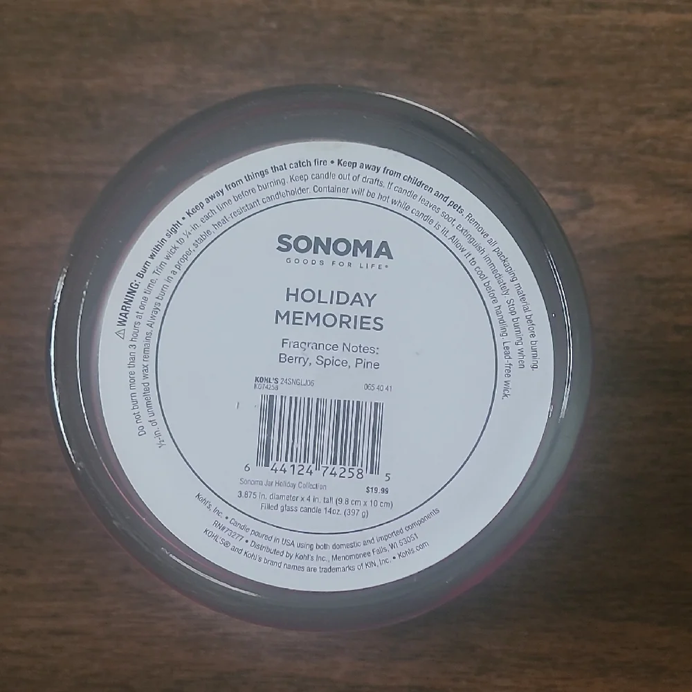 Holiday Memories Scented Candle - Red - Picture 2 of 4